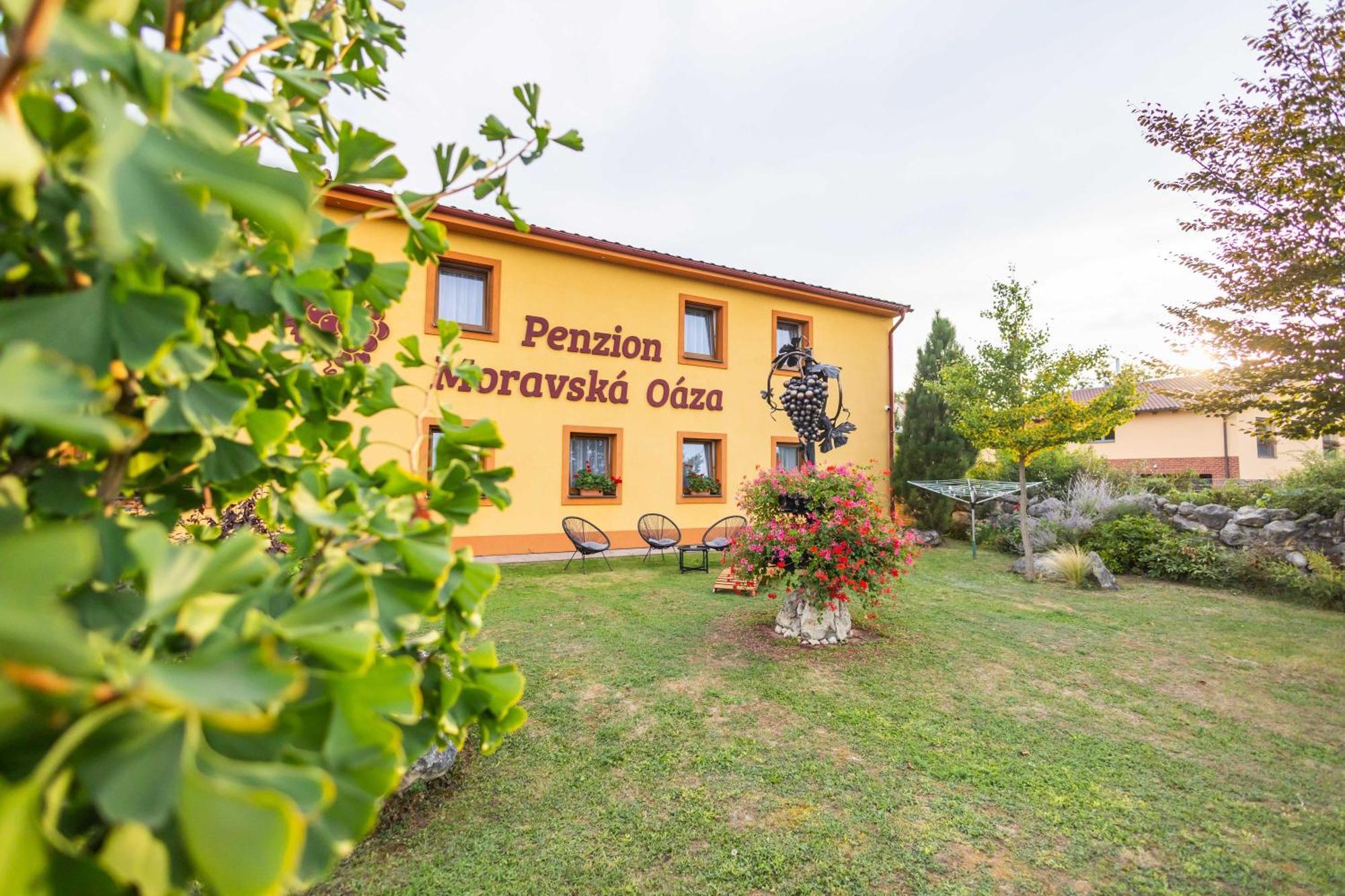 Penzion Moravska Oaza Valtice Exteriör bild
